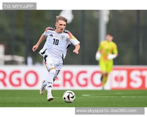 世界杯历史冷门里昂与拜仁激战成平局红牌事件引发全场热议